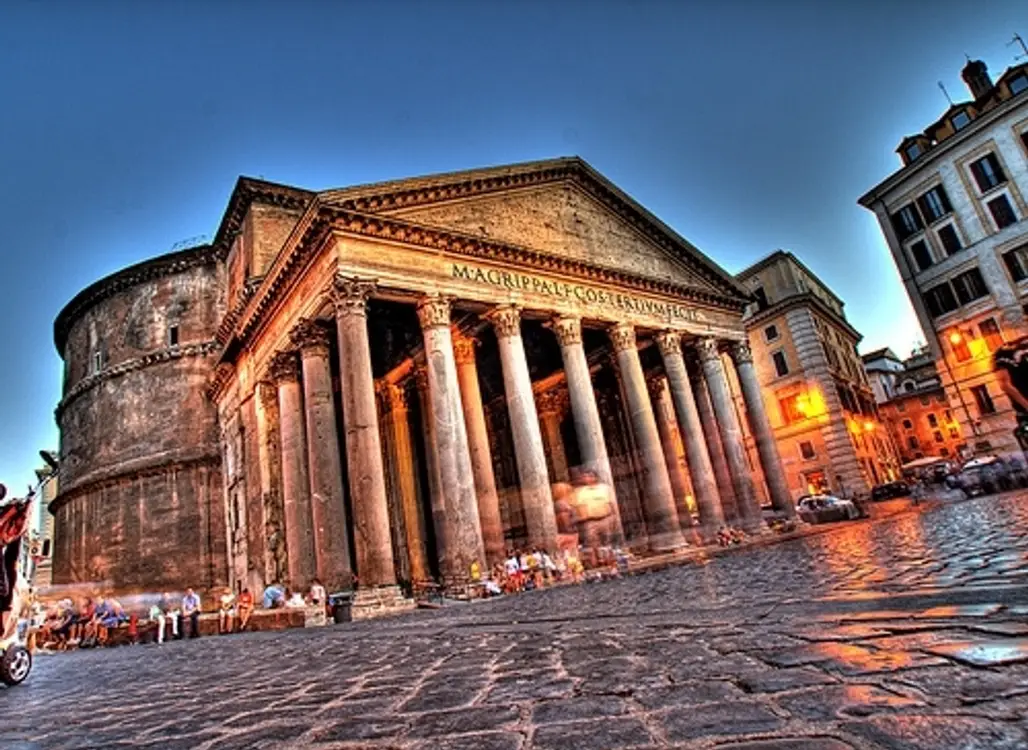 Have a Romantic Dinner in Front of the Pantheon
