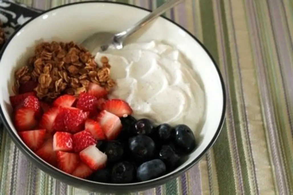 Low-Fat Yogurt with Blueberries and Strawberries