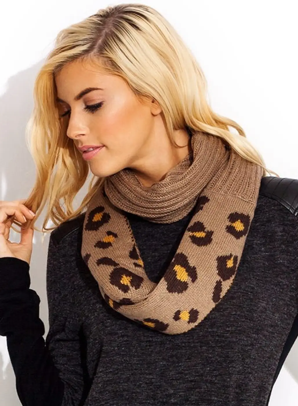GoJane – to Infinity Leopard Knit Scarf