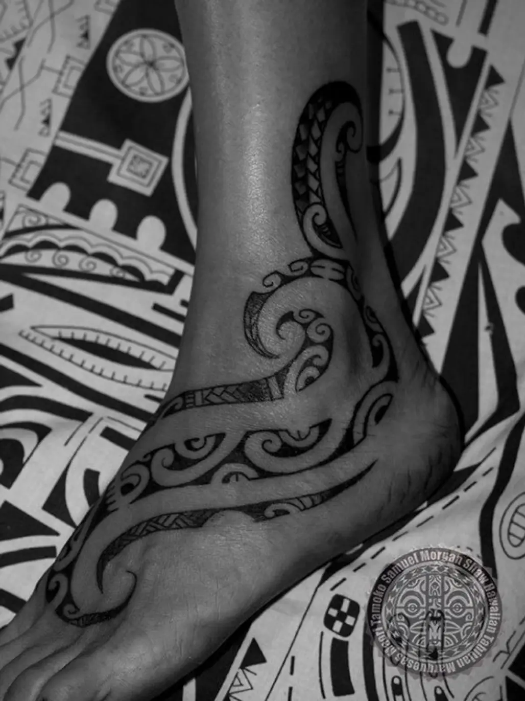 Maori tribal style tattoo pattern fit for a leg. With example on