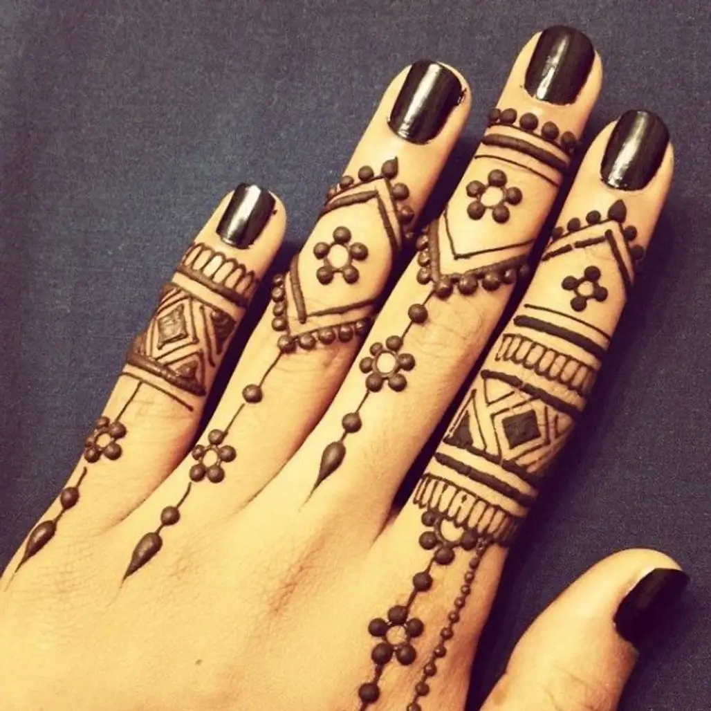 22 Beautiful Mehndi Designs For This Karva Chauth | Finger tattoos, Henna  tattoo designs, Tattoos