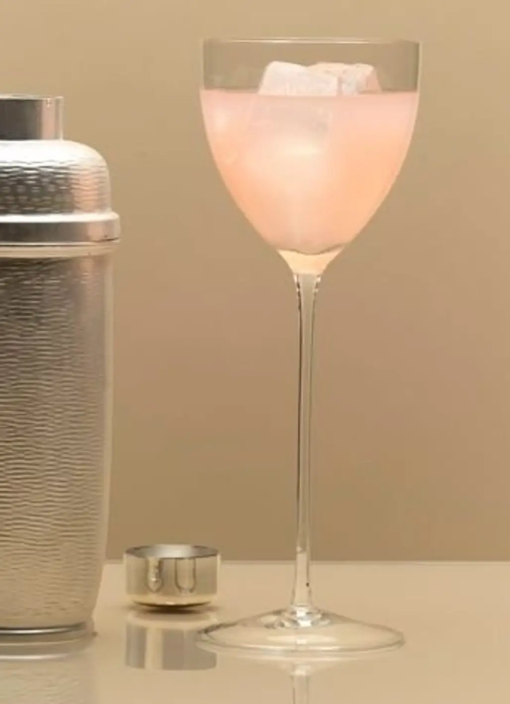 GIN and GRAPEFRUIT COCKTAIL