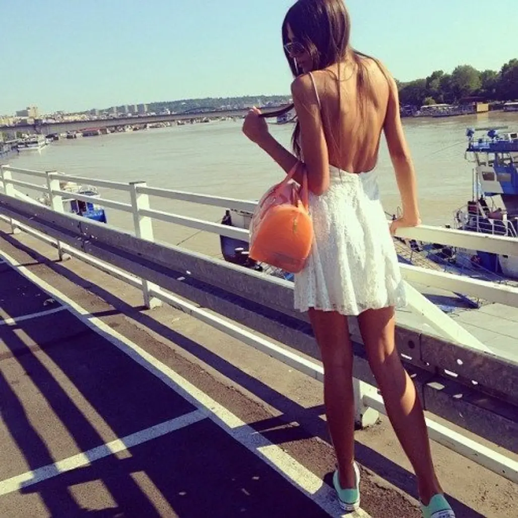 11 Tips on How to Rock a Backless Dress with Style & Confidence
