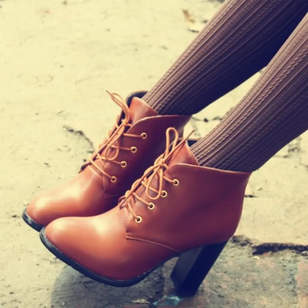 footwear,shoe,high heeled footwear,leg,beauty,
