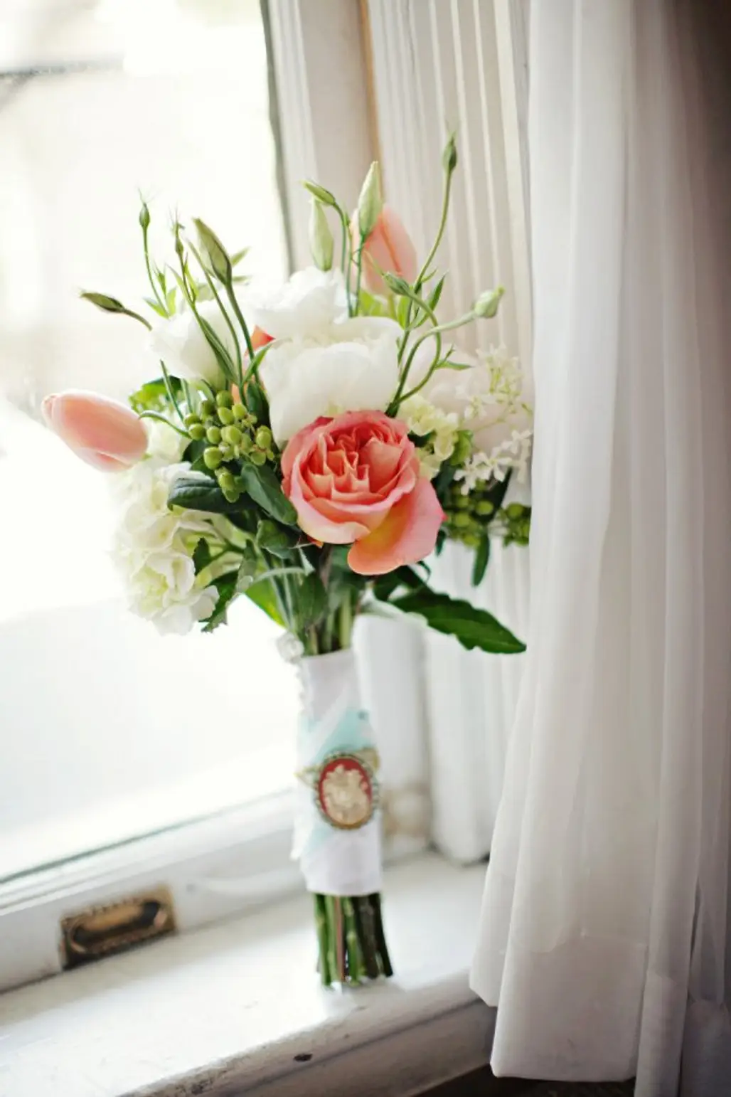 Prop up a Simple Bouquet
