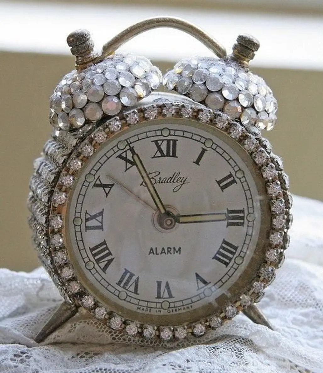 watch,jewellery,fashion accessory,clock,hand,