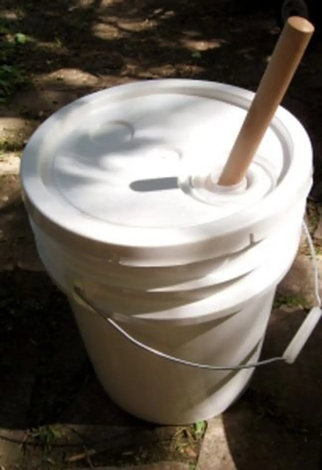 Make a Portable Washing Machine with a Plunger and a Bucket