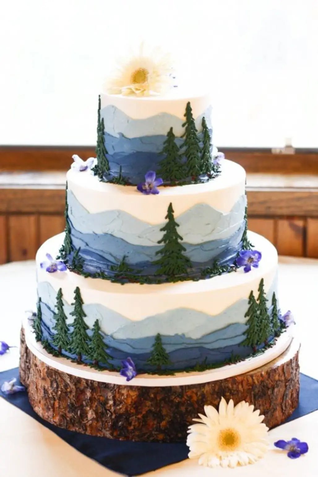 wedding cake,cake,cake decorating,buttercream,food,