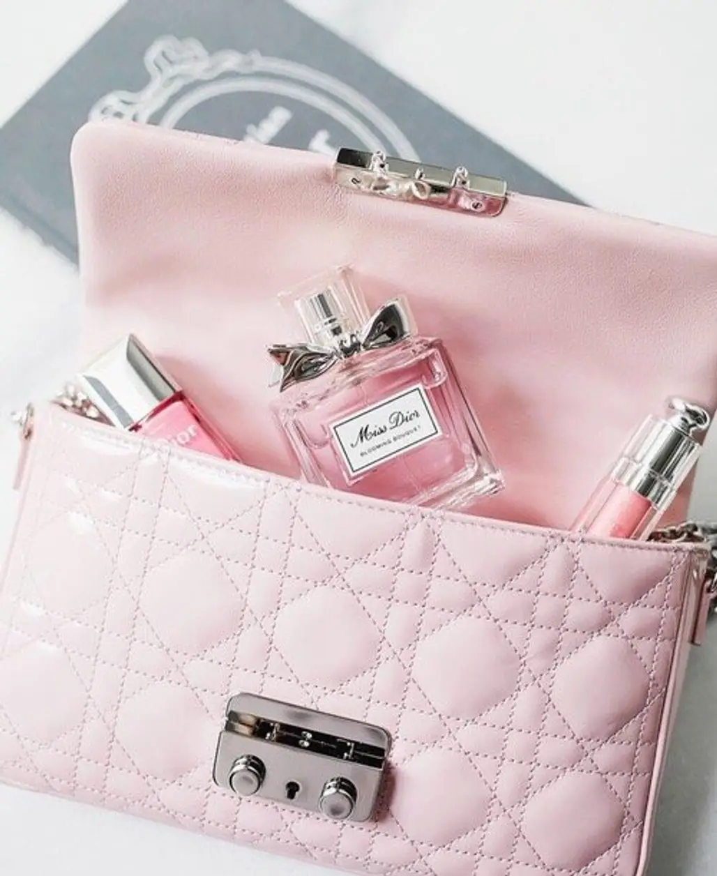 handbag, pink, bag, fashion accessory, product,