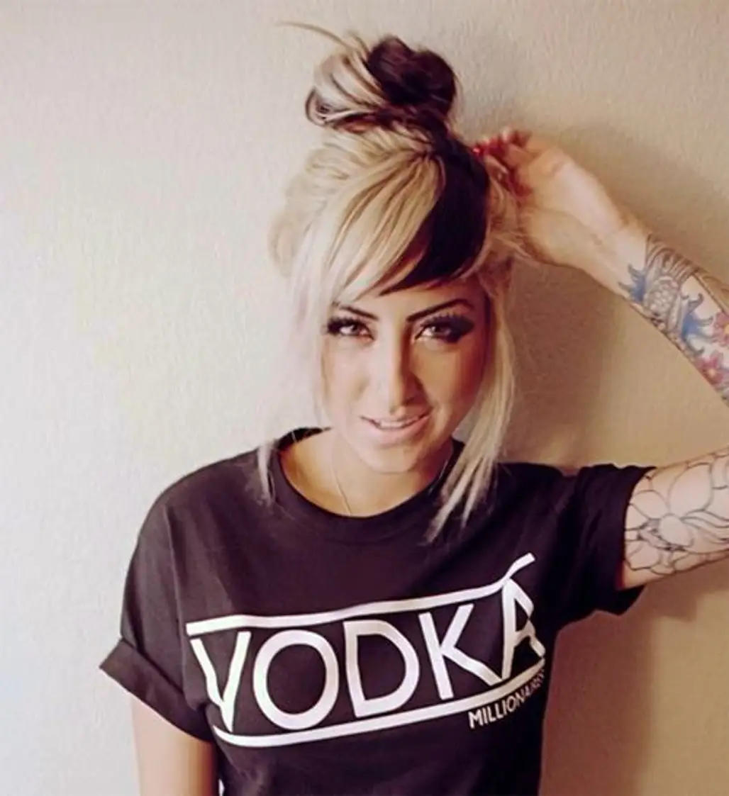 hair,clothing,hairstyle,t shirt,beauty,