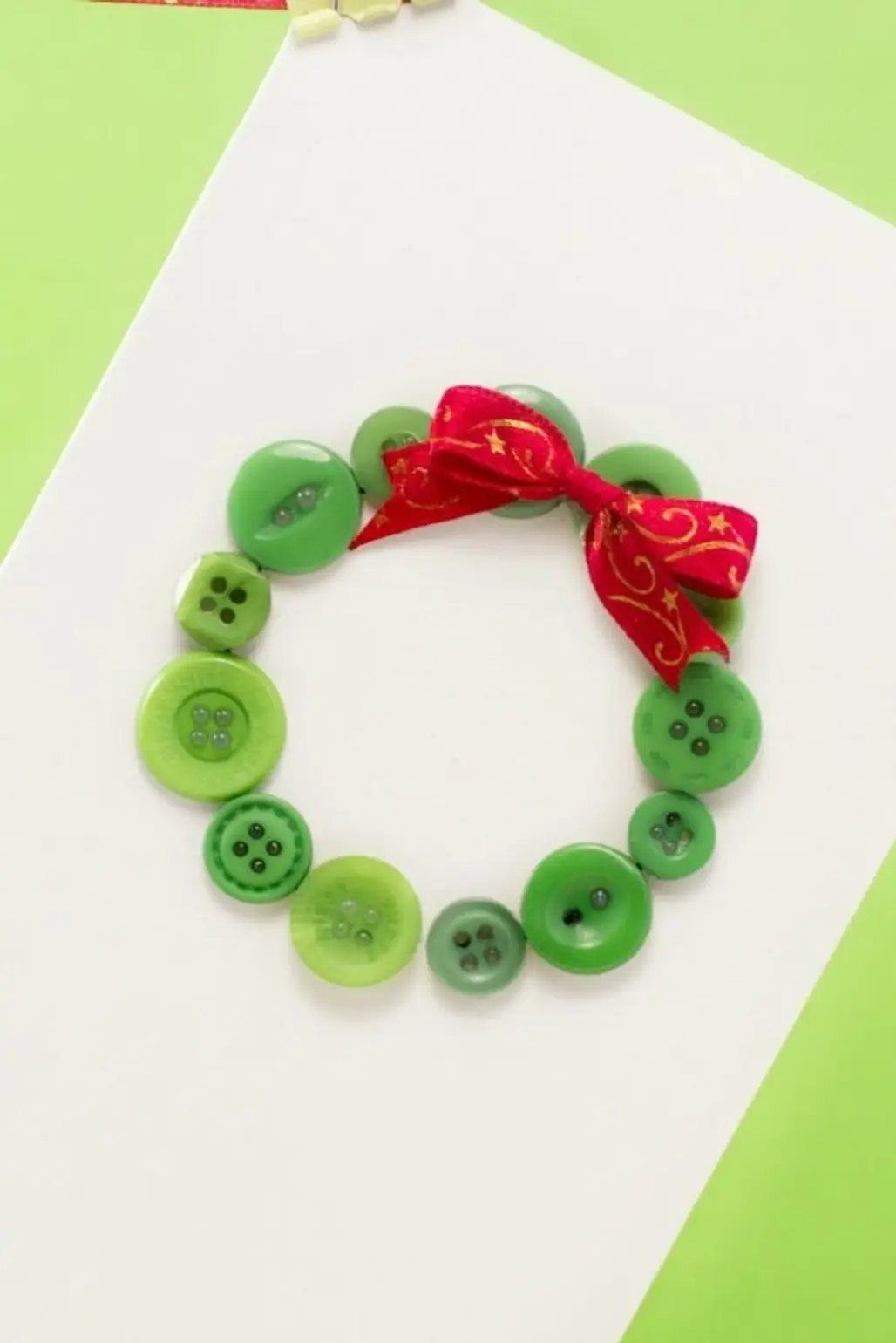 green,jewellery,bracelet,fashion accessory,petal,