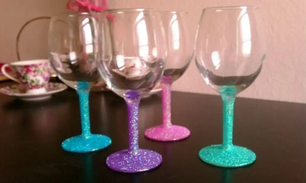 wine glass,stemware,glass,champagne stemware,drinkware,