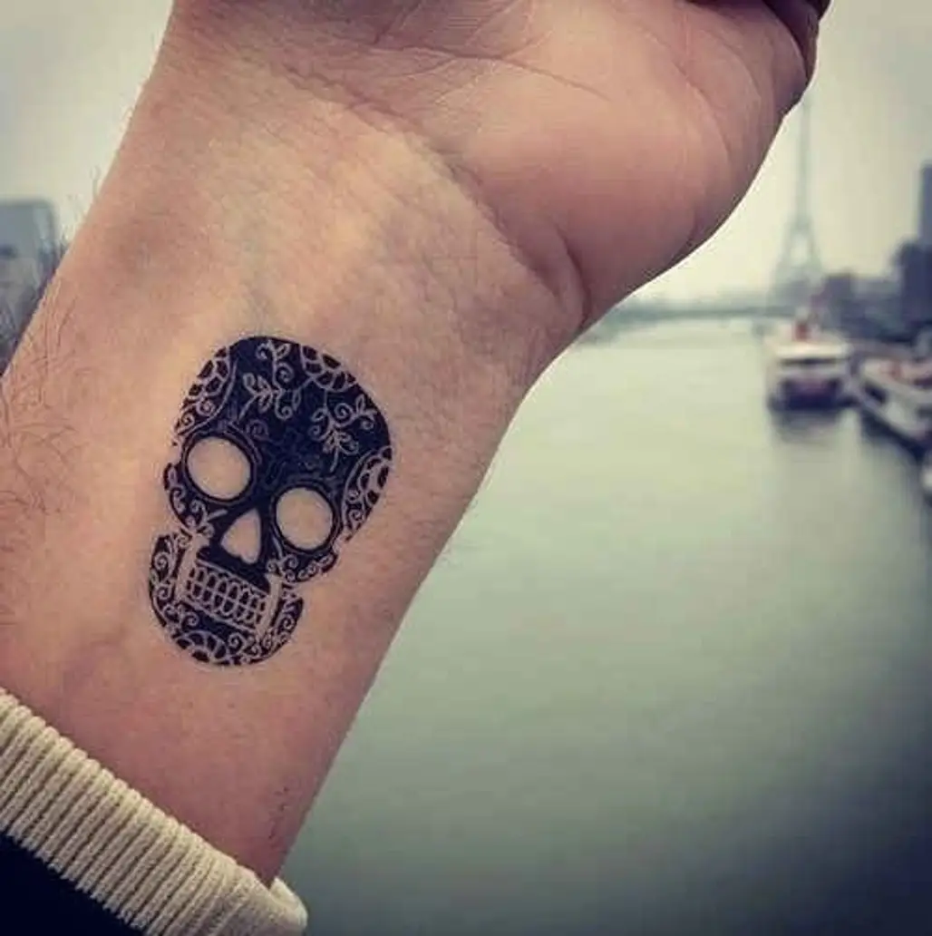 Compass Rose & Skull Tattoo (Tight) – AROCHENA