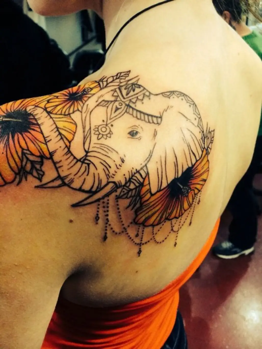 tattoo,arm,tattoo artist,human body,trunk,
