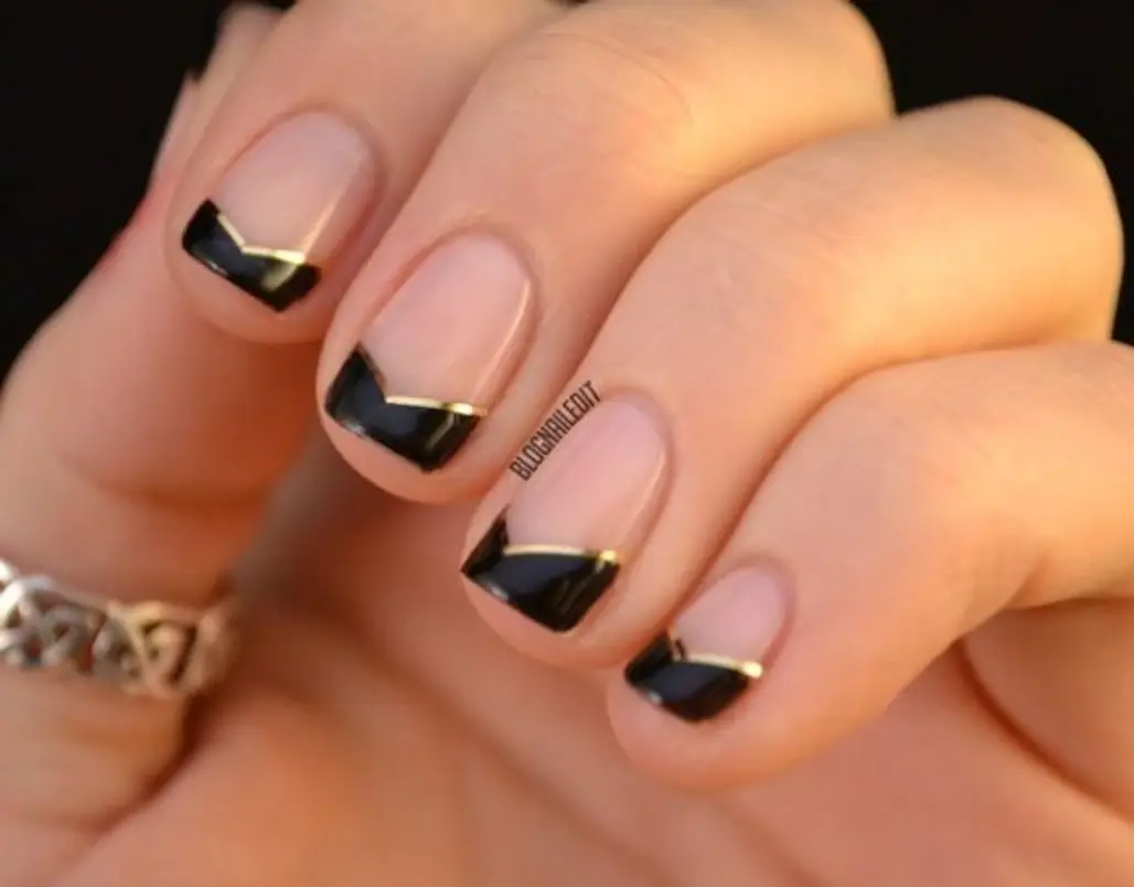 Black and Gold Vee French Tips