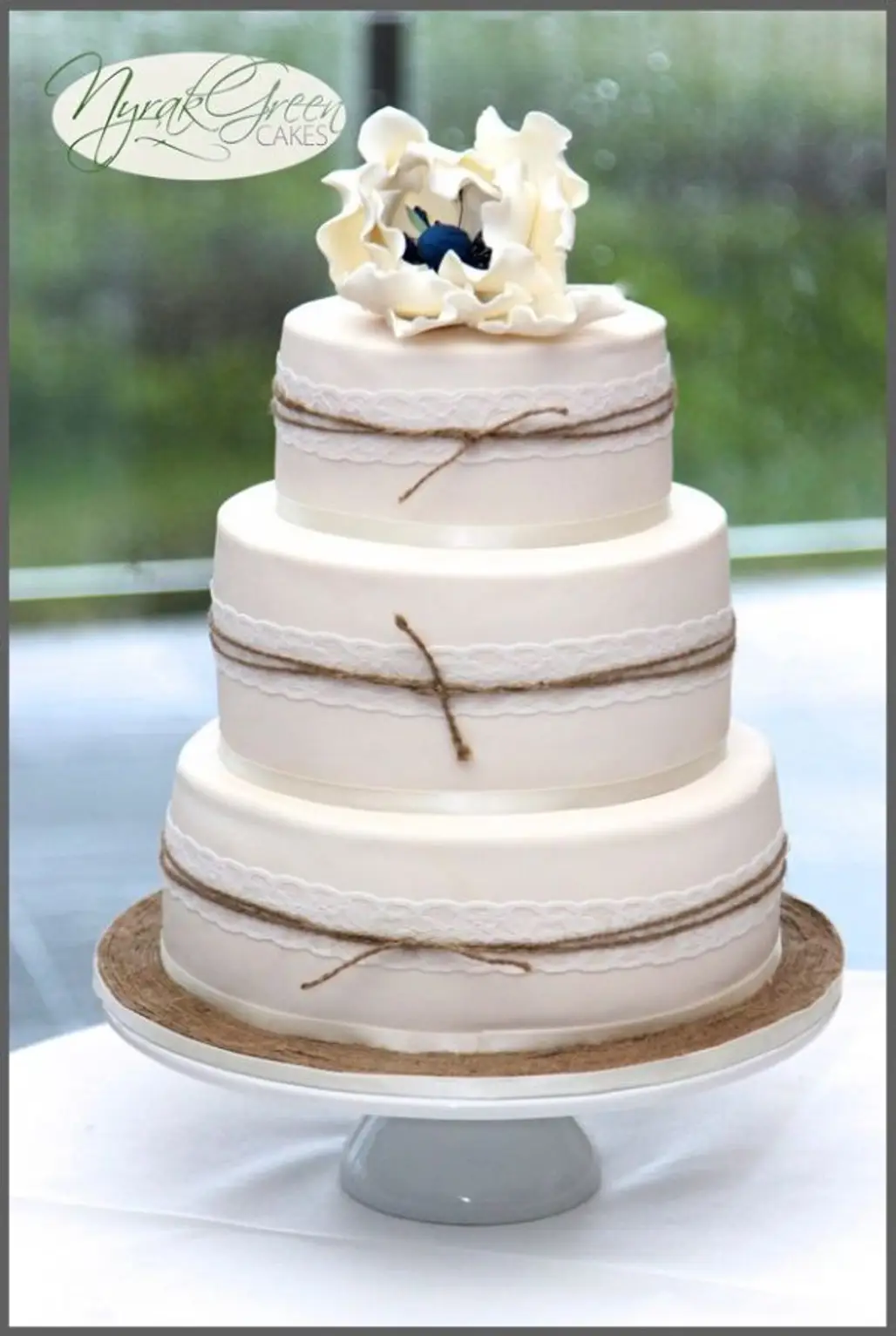 wedding cake,buttercream,food,cake decorating,icing,
