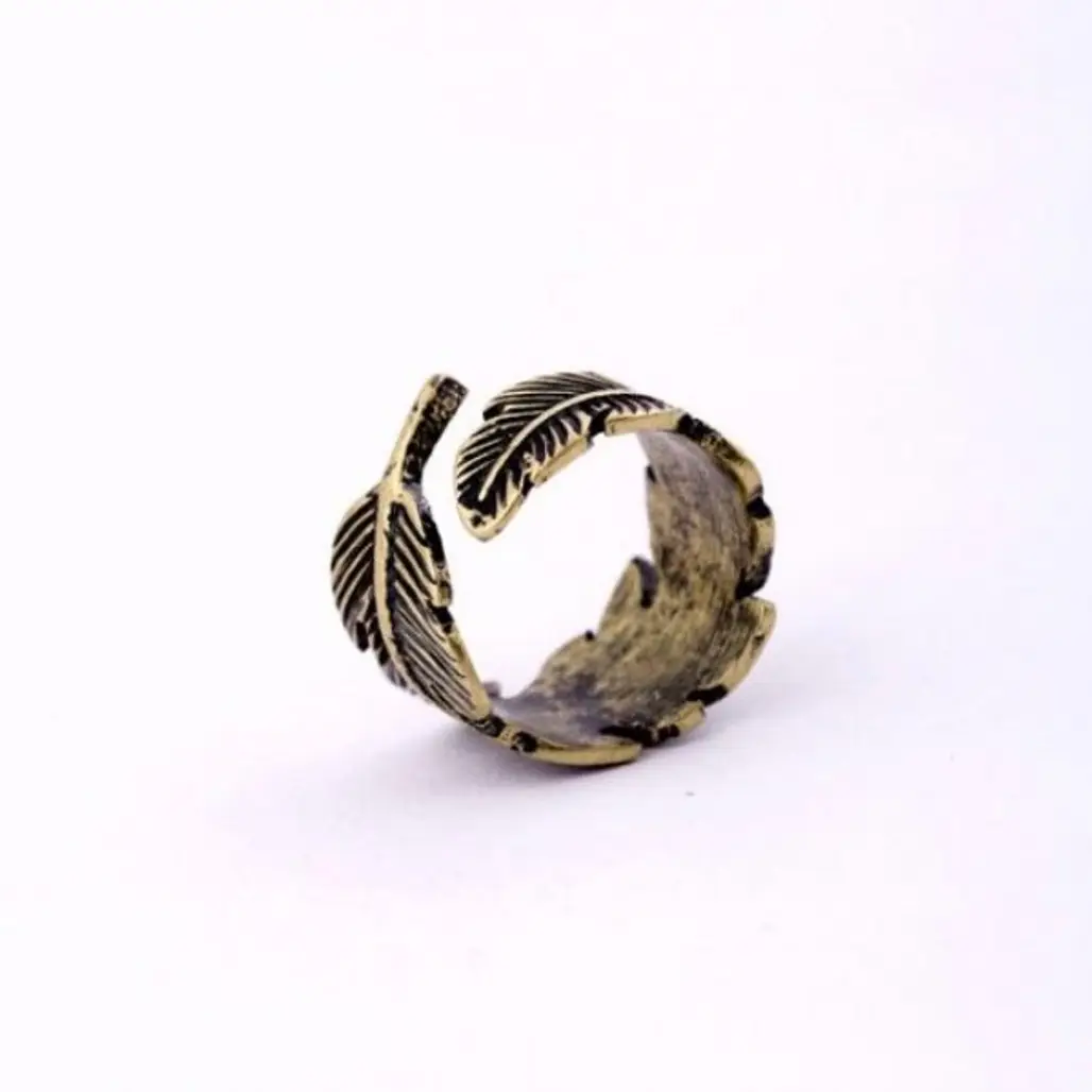 Wear a Retro Bronze Feather Ring