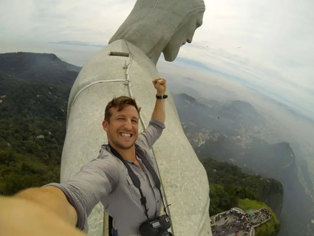 Lee's Savior Statue Selfie