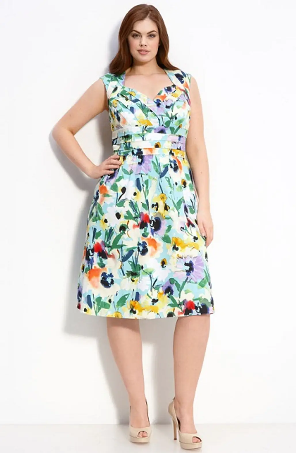 Pleated Floral: Chic Retro Dress for plus Size Women...
