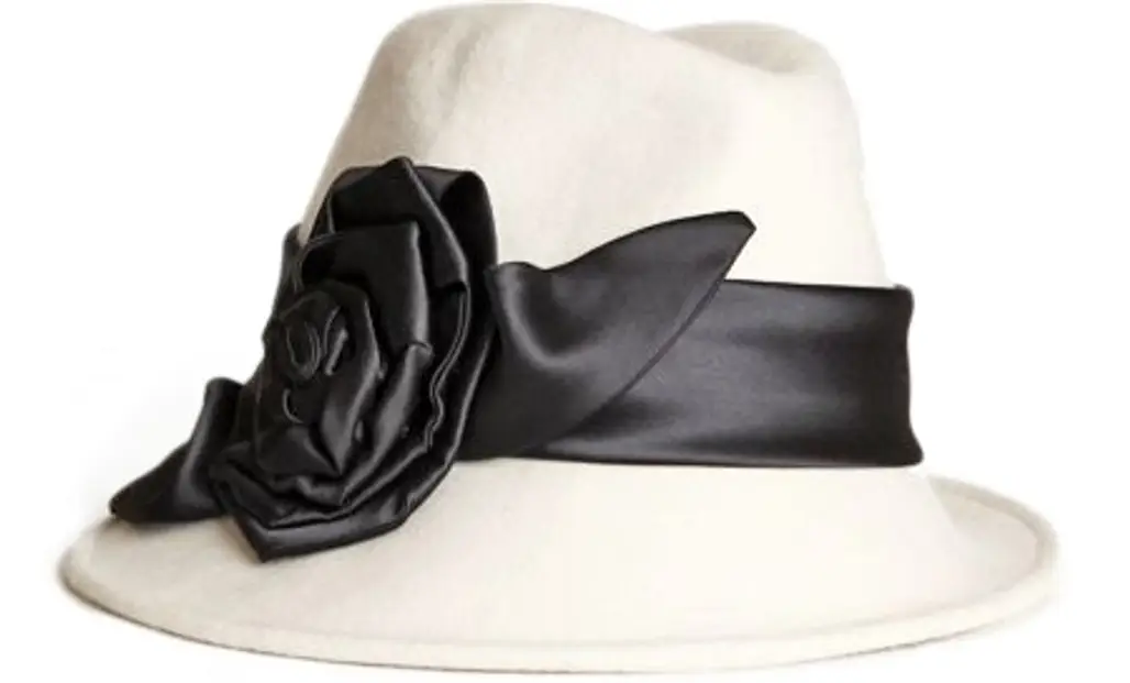 Domino Flower Appliqué Cloche Hat