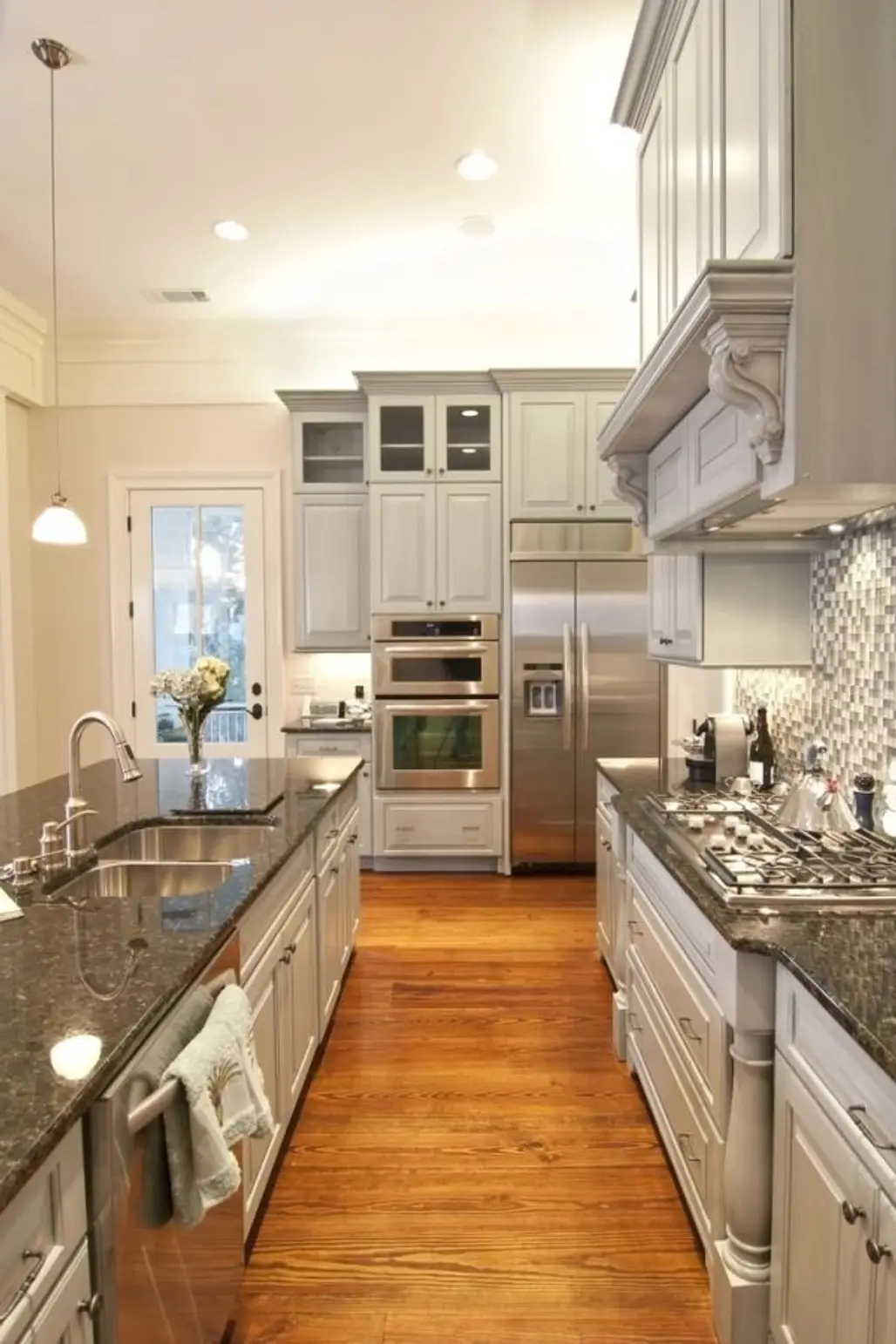 kitchen,room,property,countertop,cabinetry,