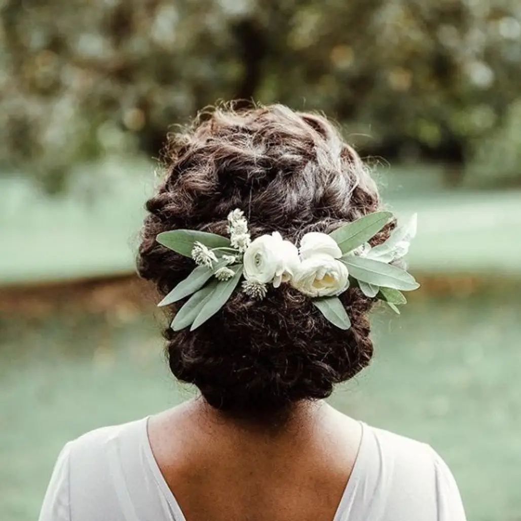 hair, clothing, hairstyle, flower, fashion accessory,