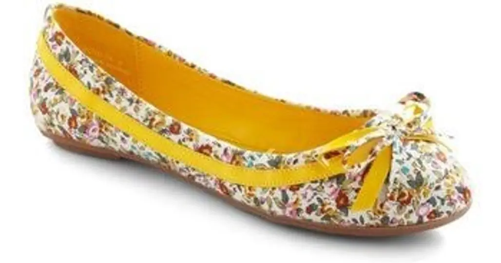 footwear,shoe,yellow,ballet flat,outdoor shoe,