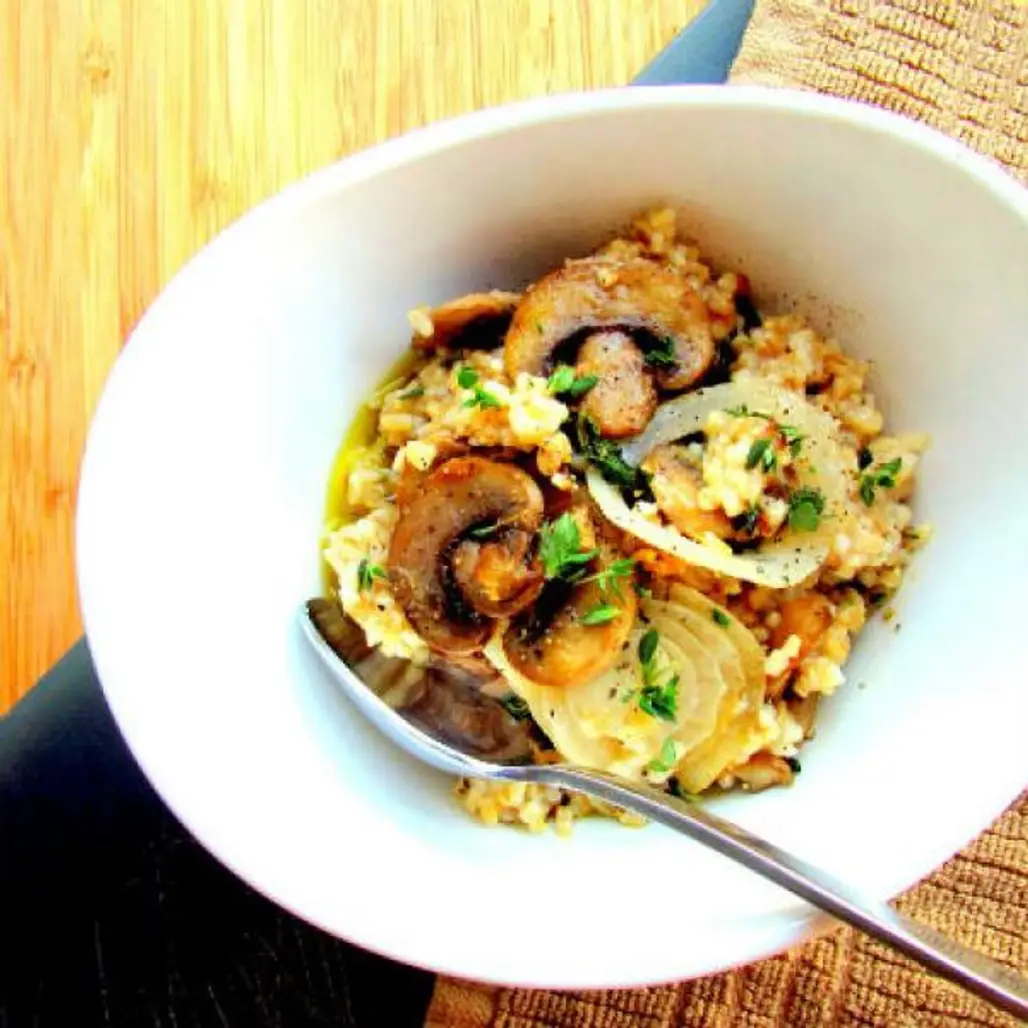 Oatmeal with Sauteed Mushrooms, Onion and Thyme