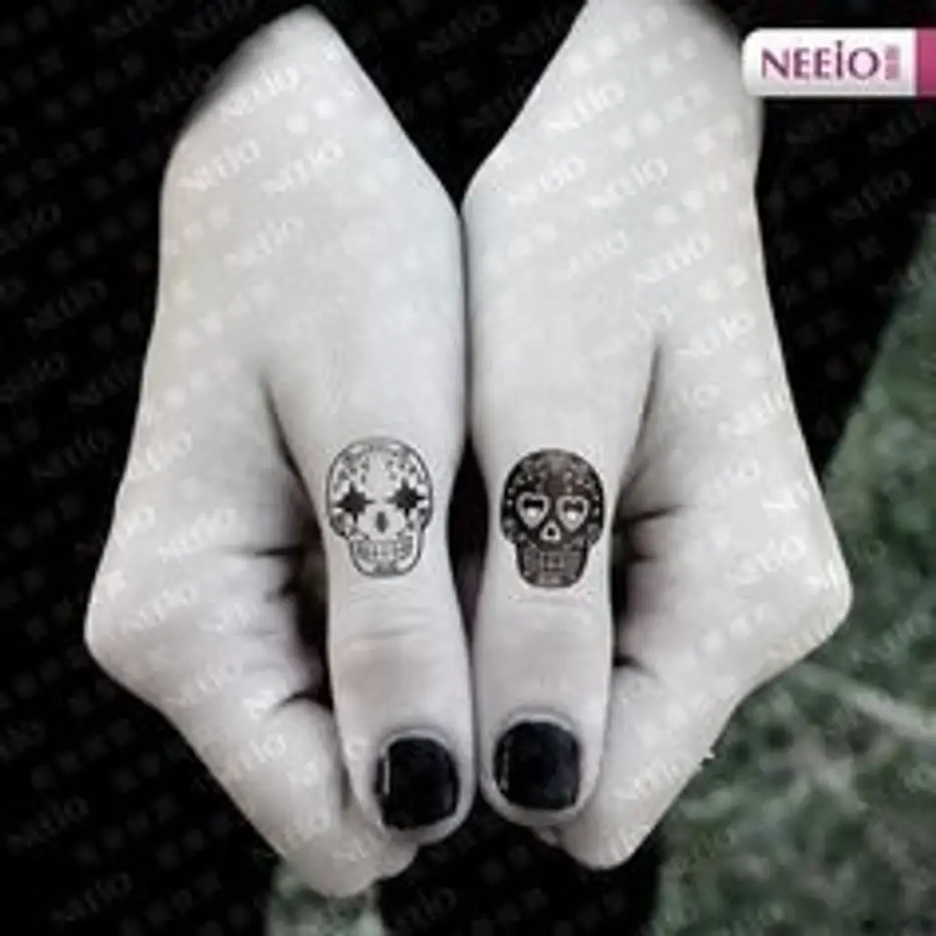 finger,white,nail,pattern,fashion accessory,