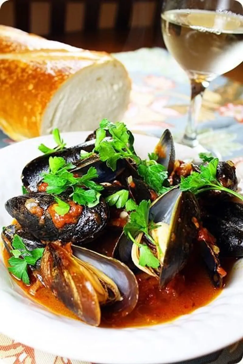 STEAMED MUSSELS in WHITE WINE & TOMATO SAUCE