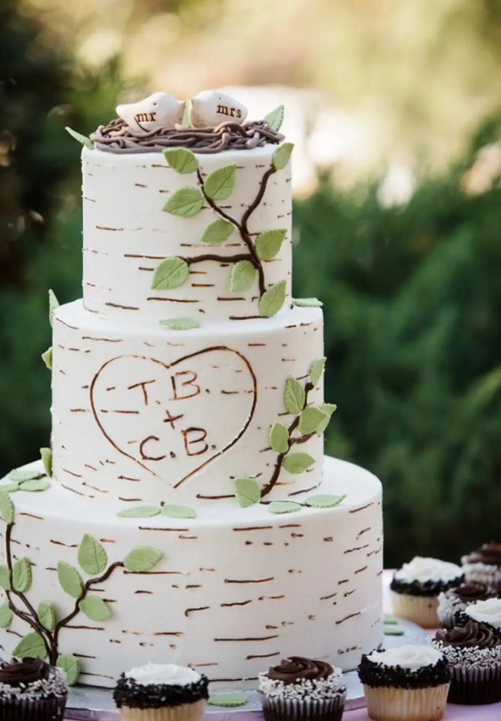 wedding cake,cake,buttercream,dessert,food,