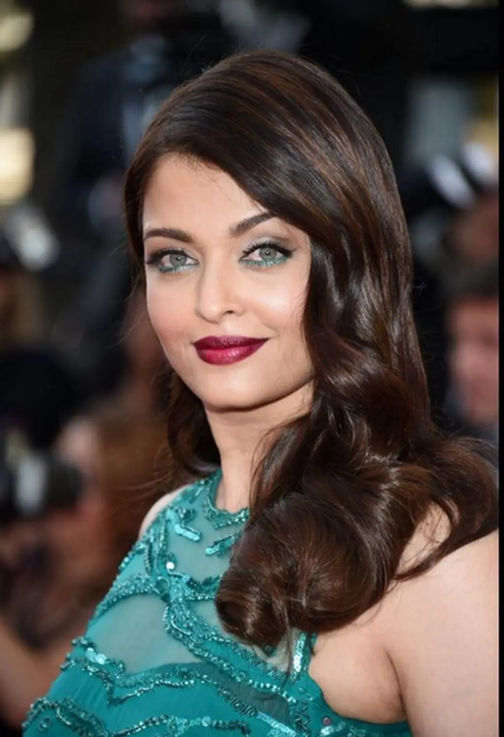 Aishwarya Rai's Green Eye Makeup and Glossy Hair