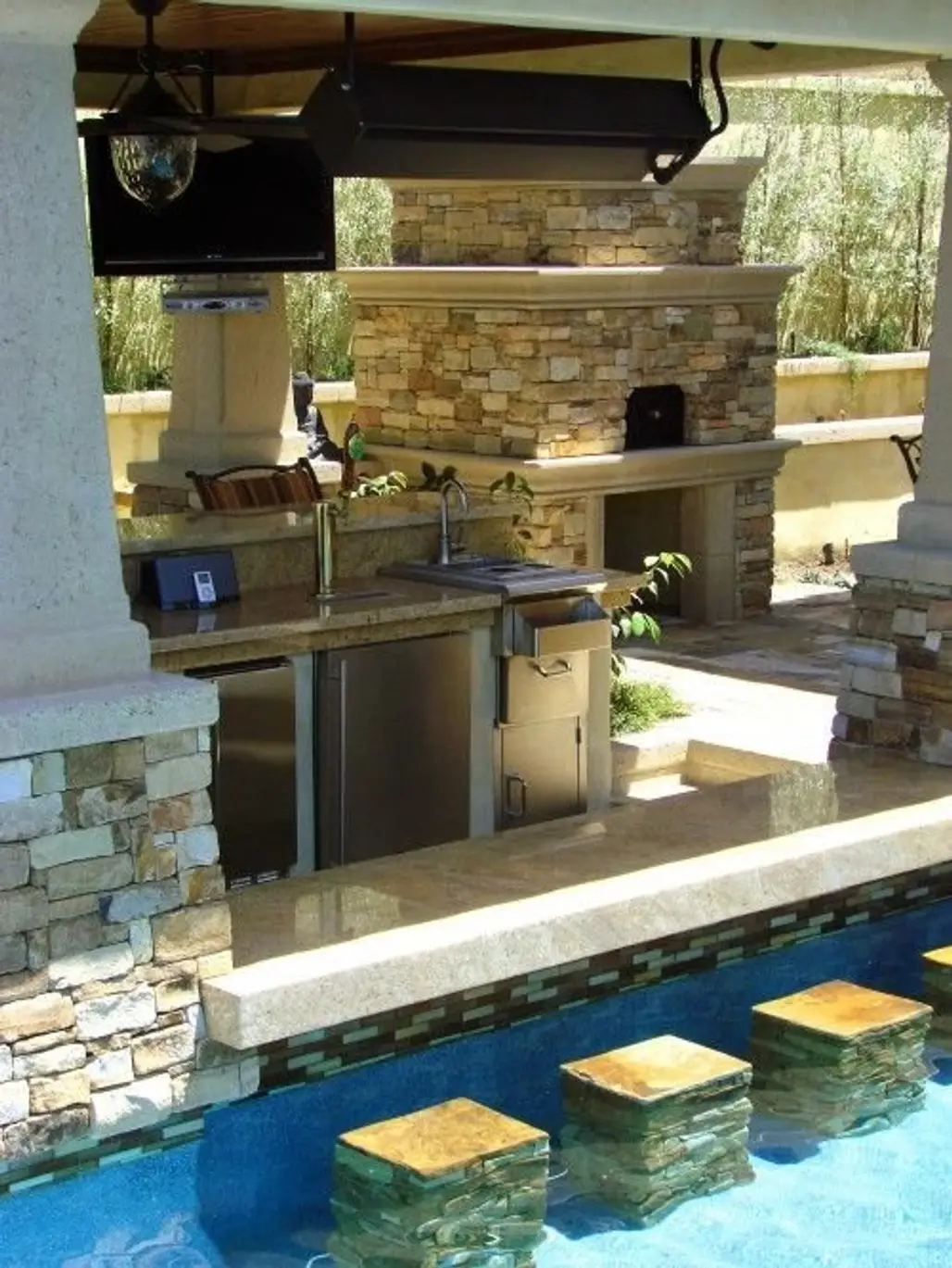 Swim-up Kitchen by the Pool