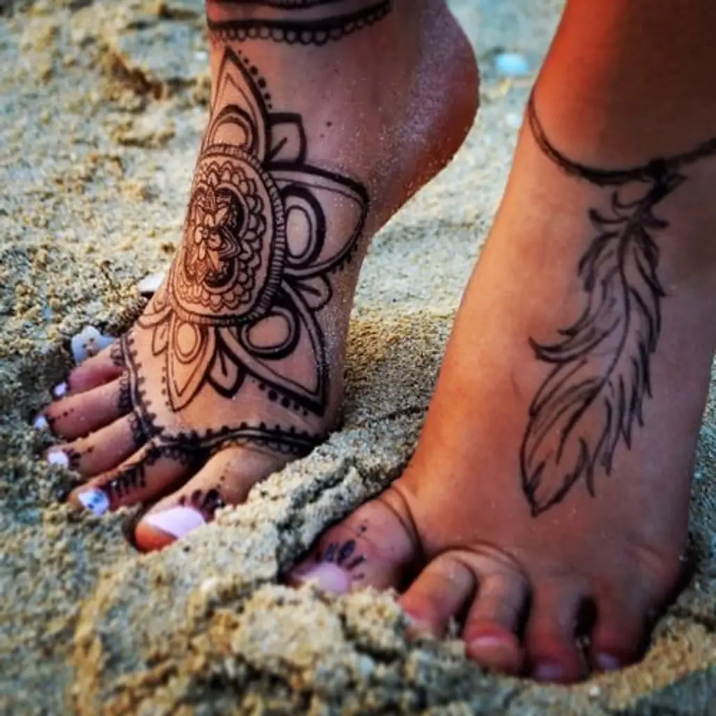 Henna Tattoo Design On Woman Legs Stock Photo 1509550958 | Shutterstock