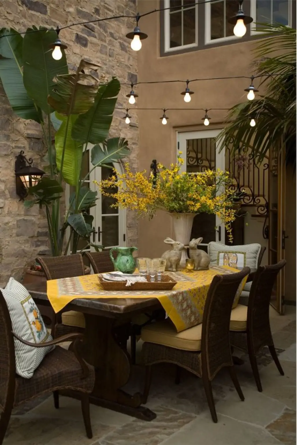 Even Small Spaces Are Ideal for Dinner Parties Outdoors