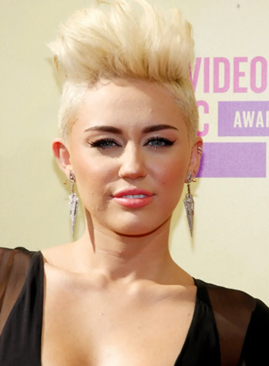 Miley Cyrus’ Fierce Blonde