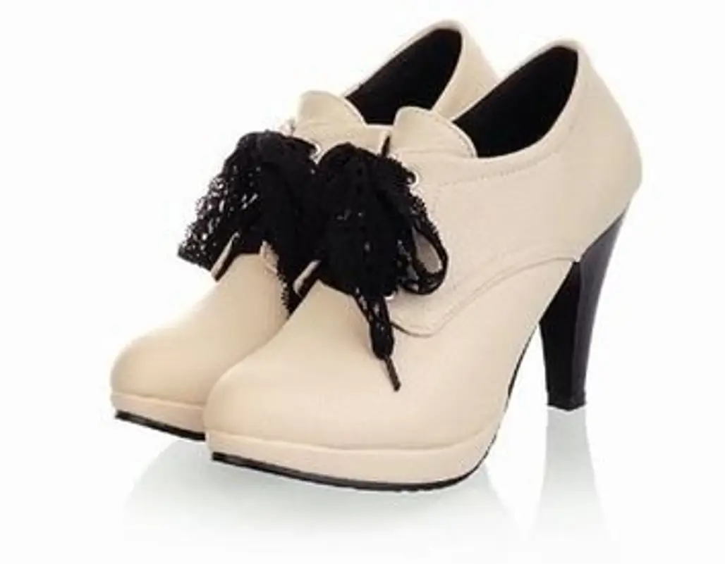 footwear,shoe,high heeled footwear,leather,leg,