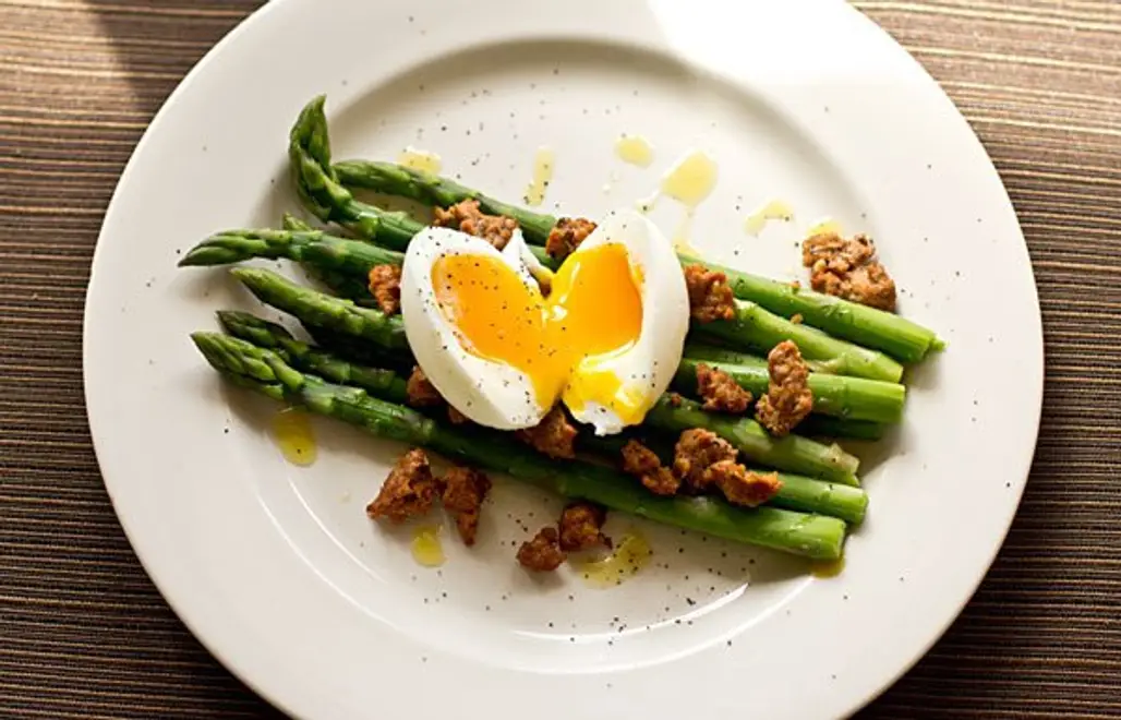Asparagus with a Hard-Boiled Egg