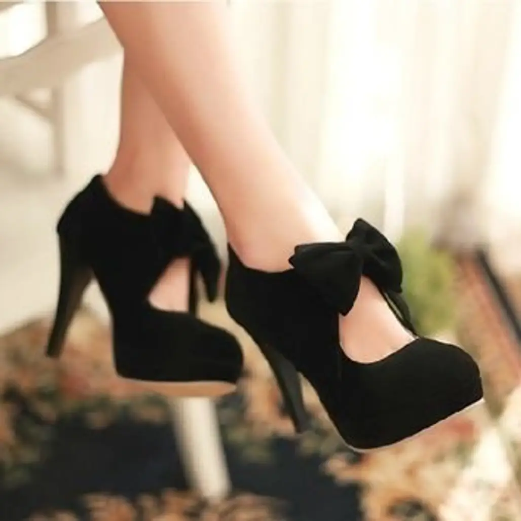 footwear,high heeled footwear,shoe,leg,thigh,