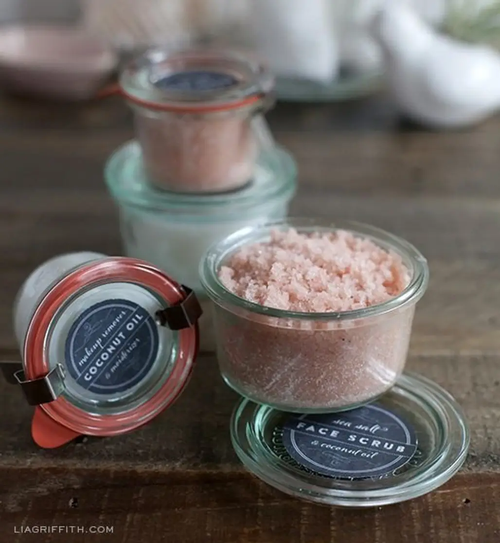 DIY Coconut Oil & Sea Salt Face Scrub