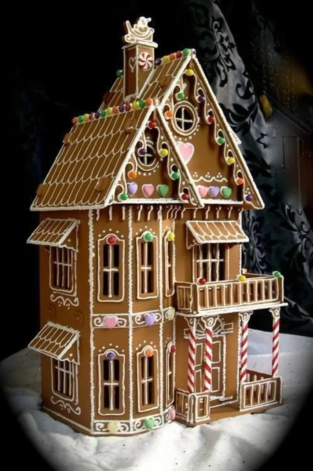 gingerbread house,christmas decoration,gingerbread,food,dessert,