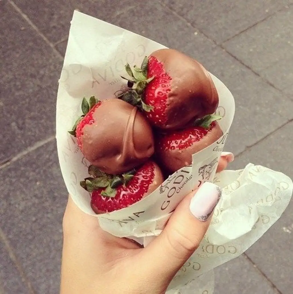 Chocolate Dipped Strawberries Are a Yummy Snack