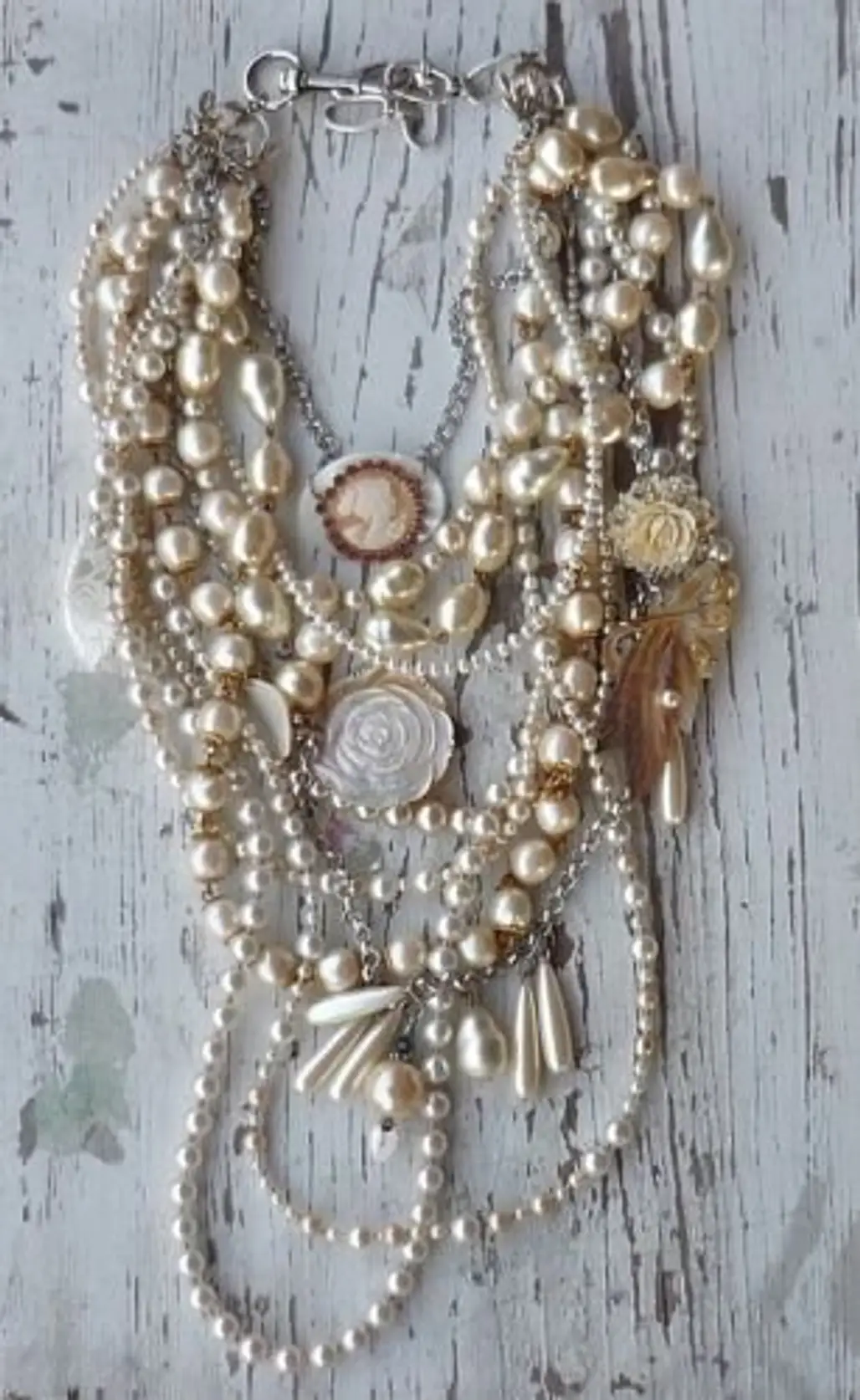 necklace,jewellery,fashion accessory,pearl,chain,