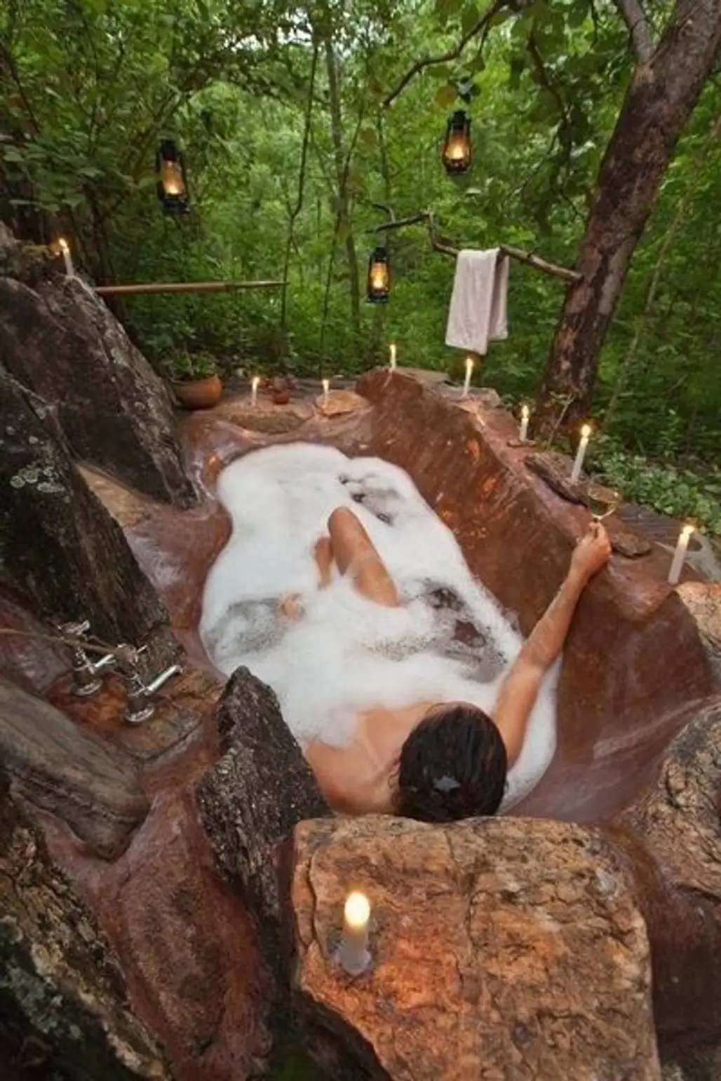 Au Naturel Outdoor Bathtub