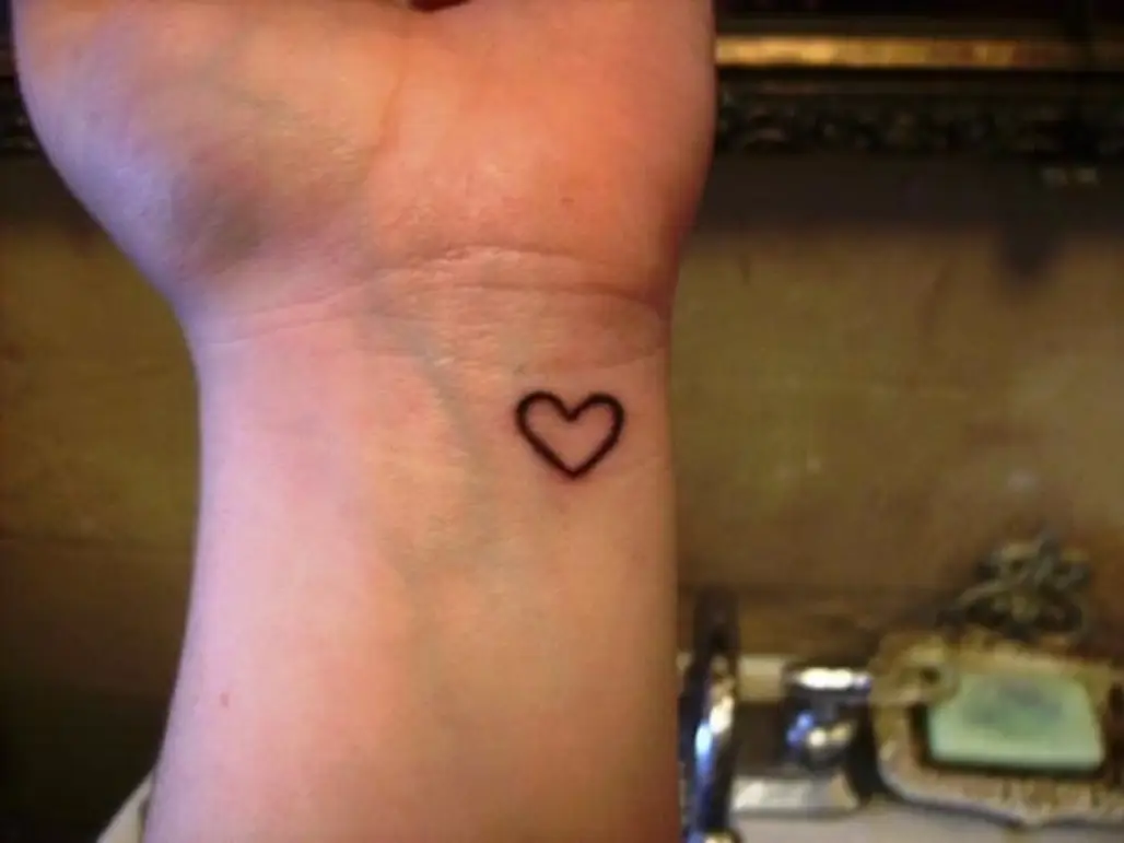 Natasha Oakley Heart Wrist Tattoo | Steal Her Style