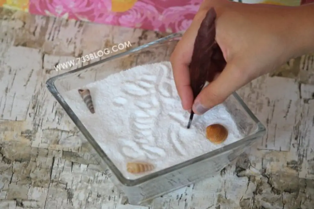 Use Feather to Make Sand Patterns