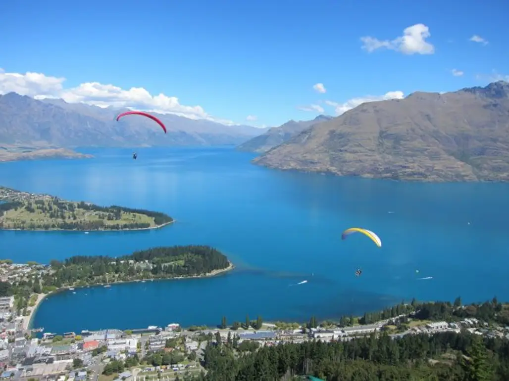 Paragliding in New Zealand