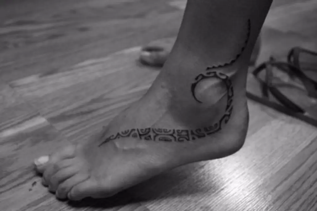 35 Fabulous Foot Tattoos for Women in 2024