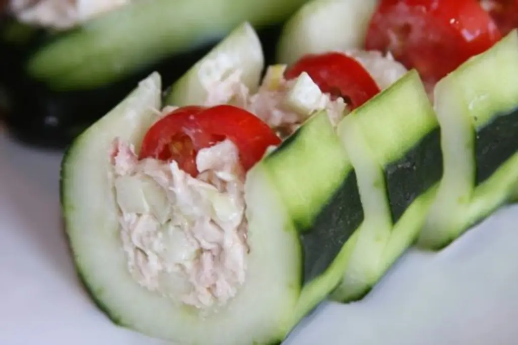 Healthy Tuna Salad Cucumber Boat
