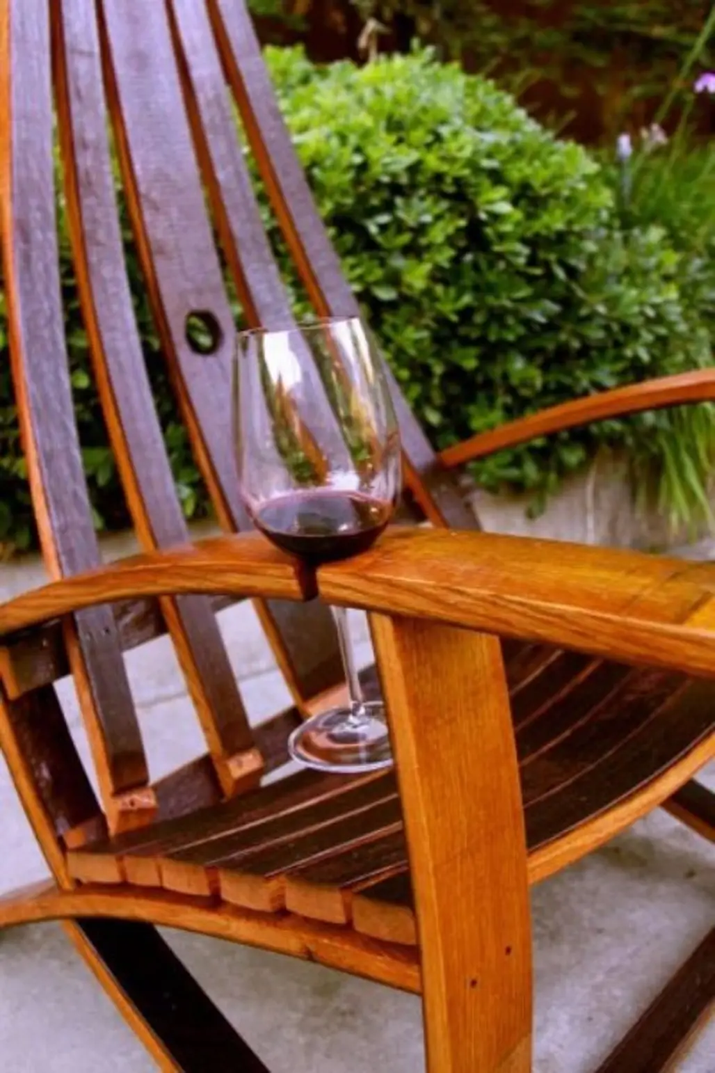 Showcase Wine-Friendly Lawn Furniture